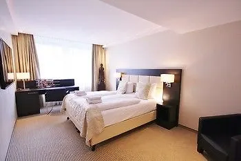 호텔 Zi 3*
